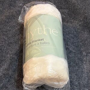 Hythe Cream Bubble Blanket ~ 60x50